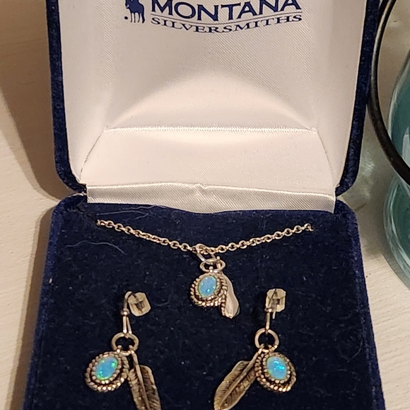 Montana Silversmiths Jewelry - Montana Silversmith's Opal necklace and earrings set.